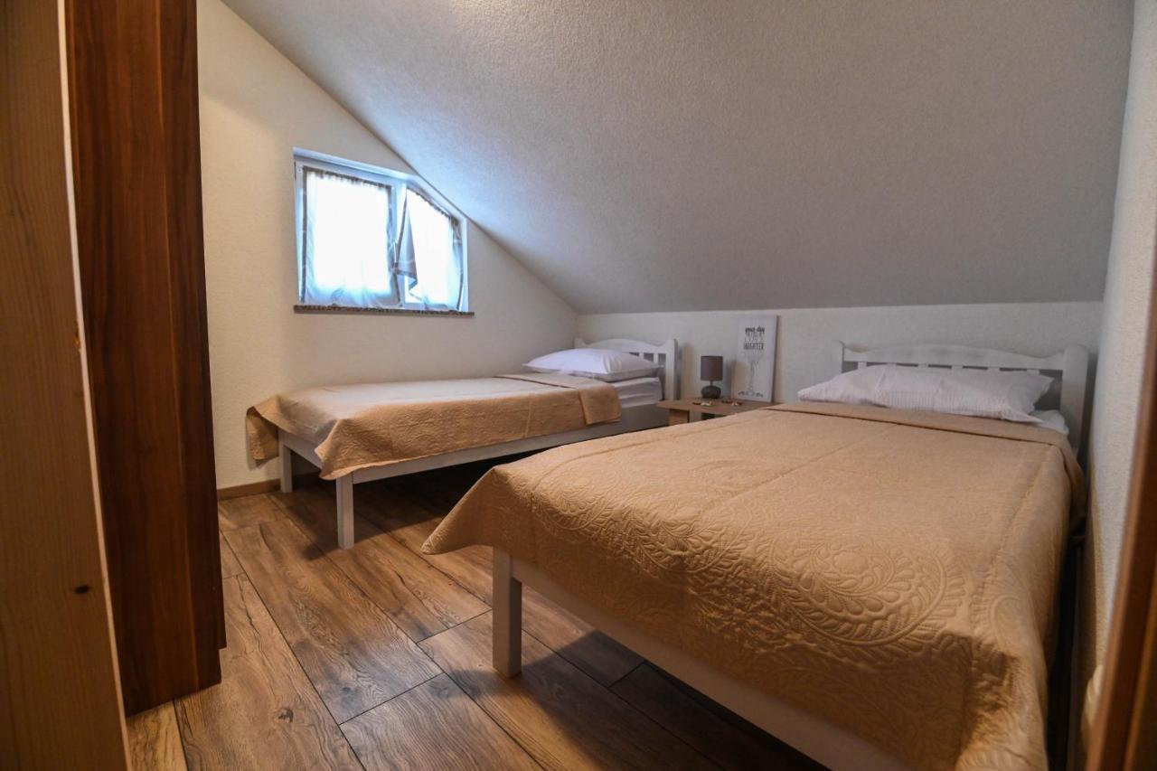Holiday Home Donji Lepuri Lisicici Dış mekan fotoğraf