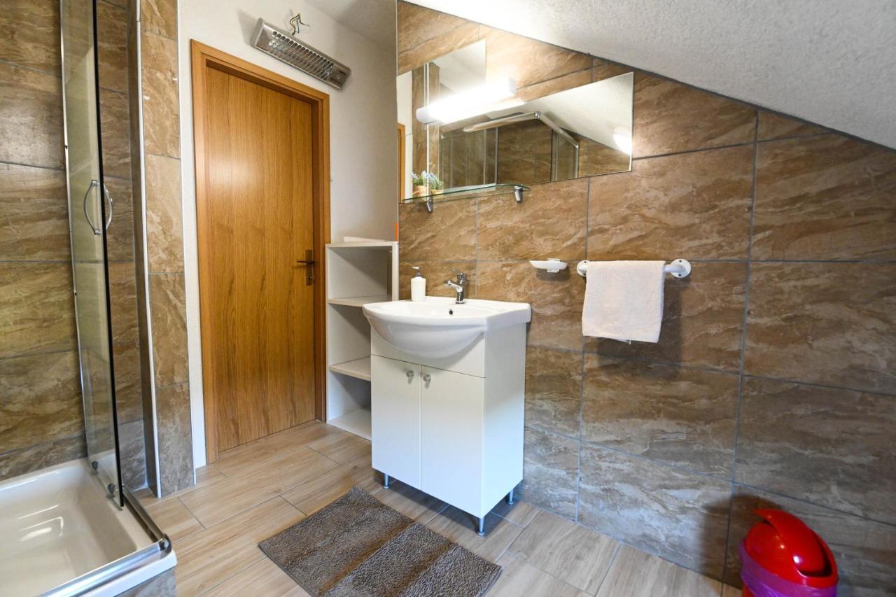 Holiday Home Donji Lepuri Lisicici Dış mekan fotoğraf
